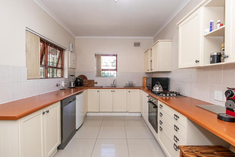 5 Bedroom Property for Sale in Meadowridge Western Cape